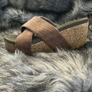 Women’s size 7 Brown platform sandals